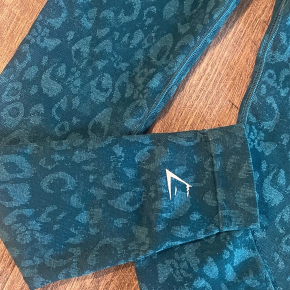 Women’s Cheetah Gymshark Leggings Size Small - Picture 7 of 7